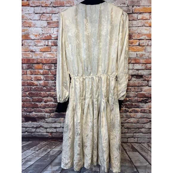 VTG Adele Simpson Cream Button Front Long Sleeve Silk Dress Women's size Medium - Picture 5 of 5